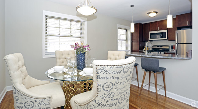 Dining Area - Hutton Lafayette at West Orange