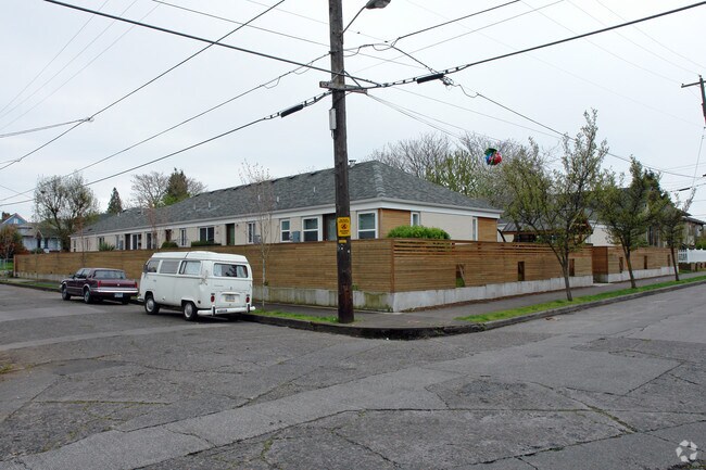 Building Photo - 5530 NE 7th Ave