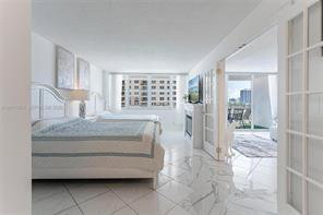 Building Photo - 2008 S Ocean Dr