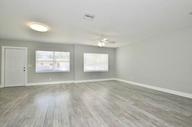Building Photo - 3103 SE Orange Tree Pl
