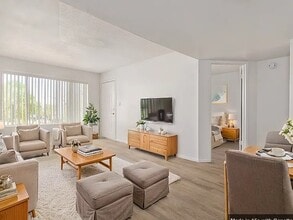 Building Photo - 222 E Cody Dr