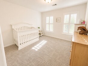 Building Photo - 2123 Shadow Park Dr