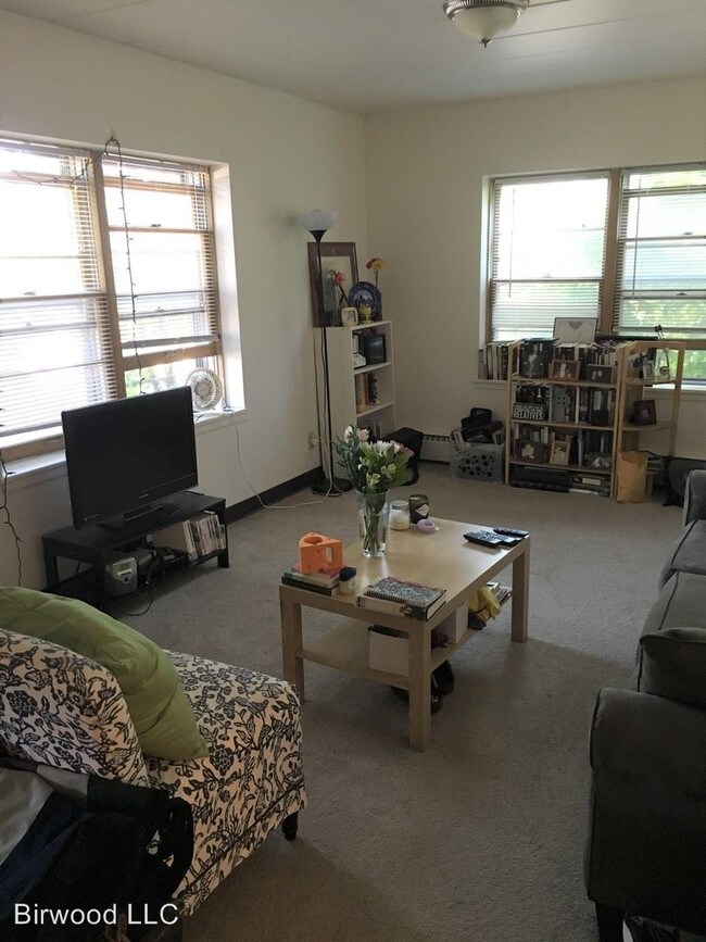 Foto del edificio - 425 Paunack Pl