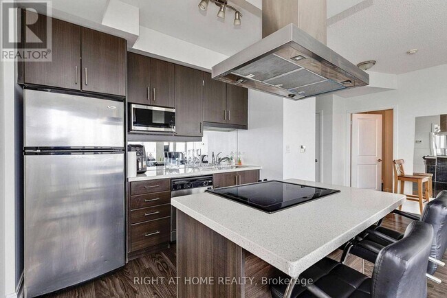 Building Photo - 60 Absolute Ave