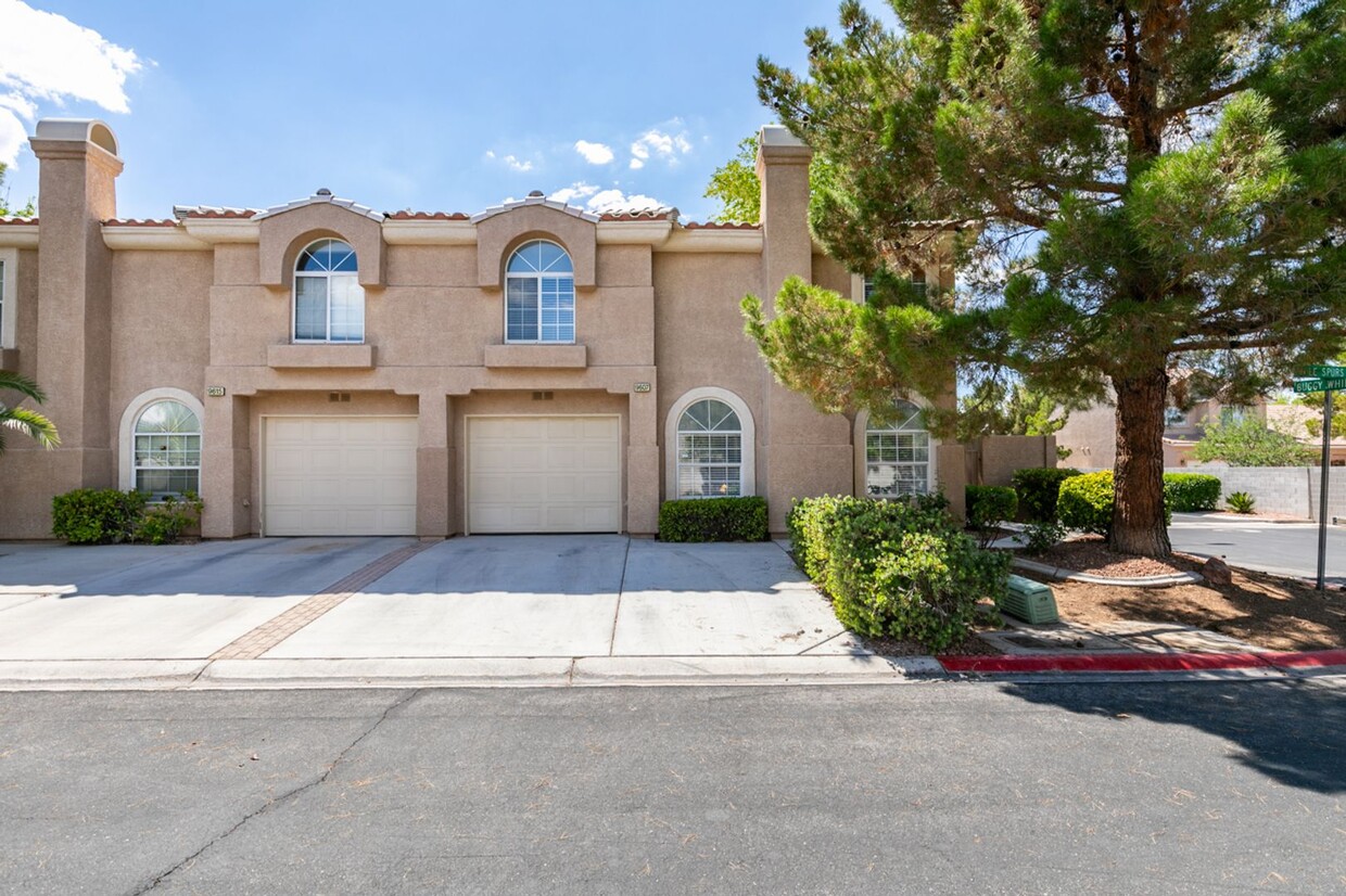 Primary Photo - upgraded 3BDRM townhome in Silverado Ranch!