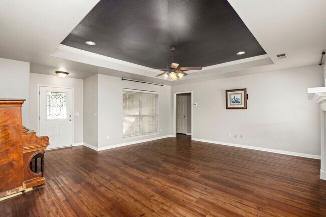 Foto del edificio - Charming Home Awaits: Spacious & Modern Li...