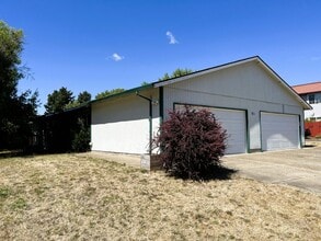 Building Photo - 911 Charles St Building Photo - 911 Charles St