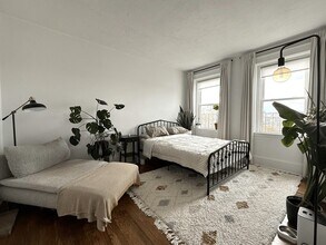 Building Photo - 137 Peterborough St