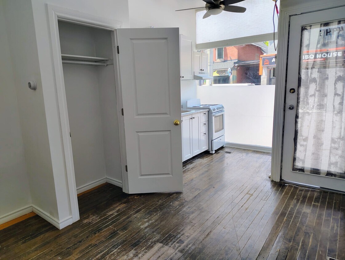 Photo principale - 494 Somerset St W