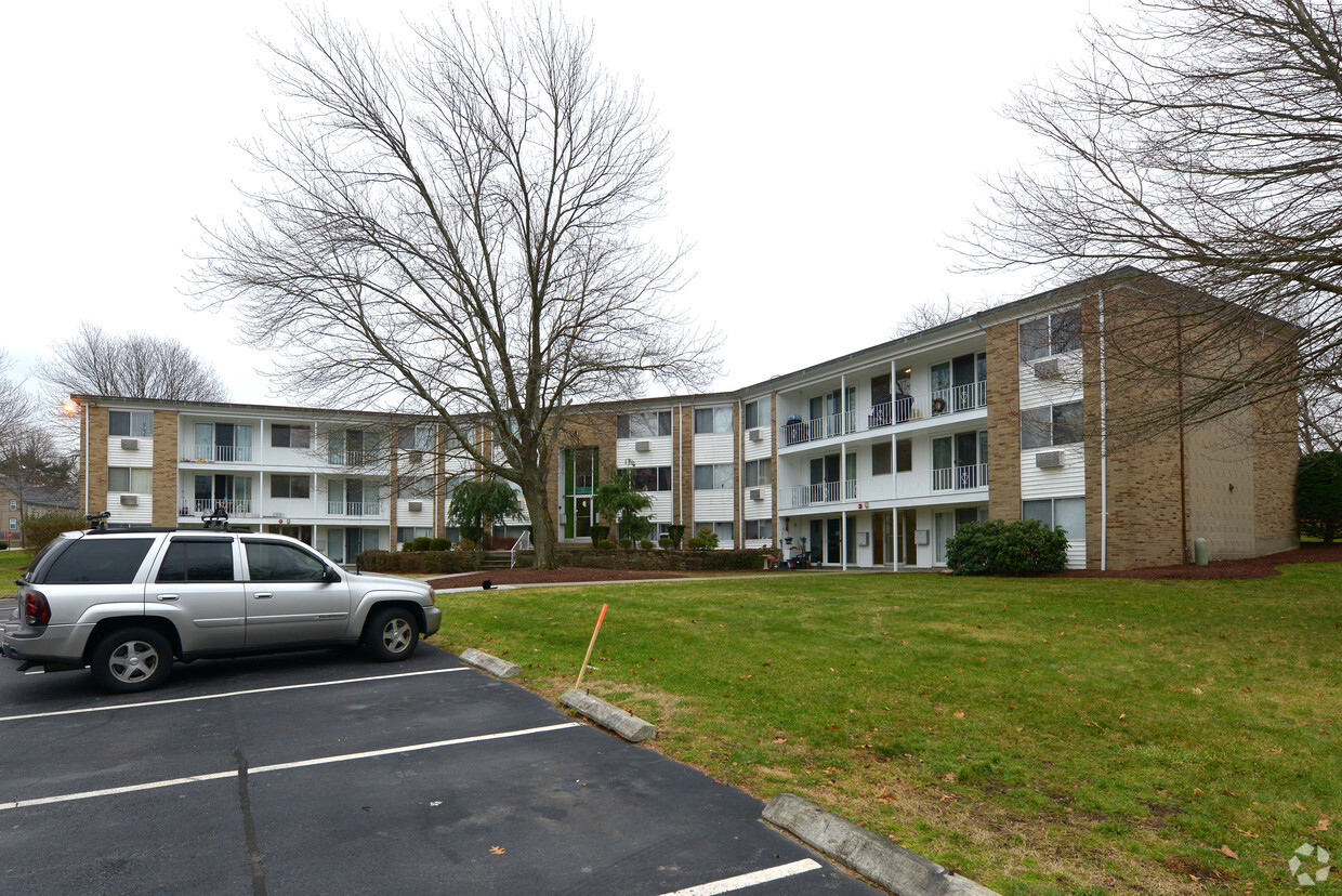 Primary Photo - Bourne Avenue Apartments