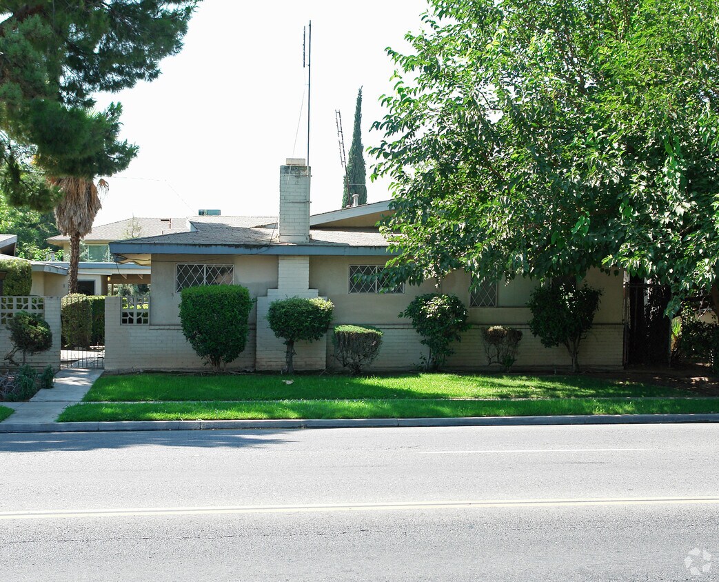 Building Photo - 1425 W Clinton Ave