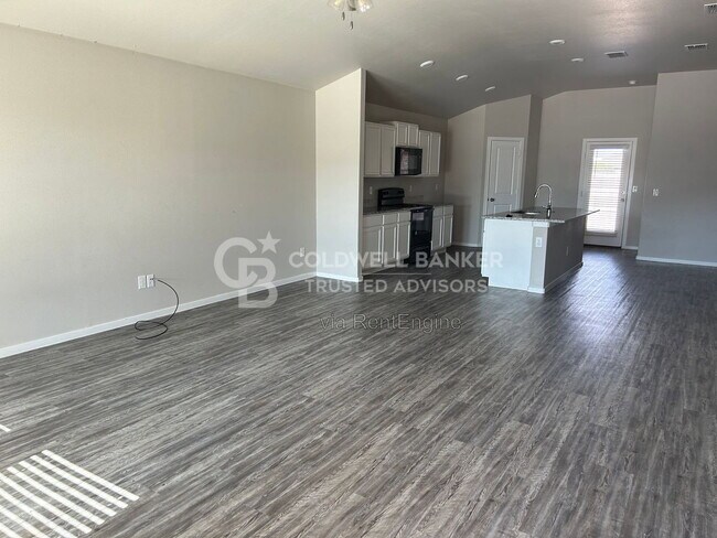 Building Photo - 2122 N Texas Ave