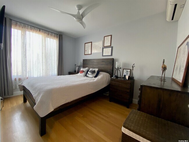 Foto del edificio - 64-36 Clinton Ave