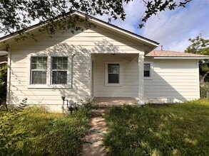 Building Photo - 4615 Ribbecke Ave