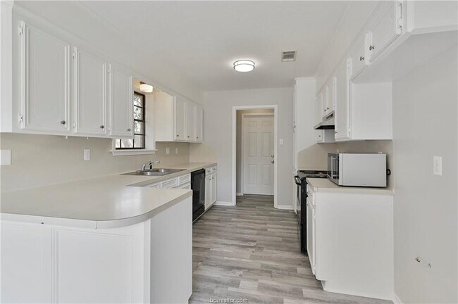 Building Photo - 1103 Hardwood Ln