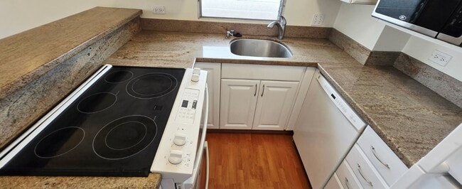 Building Photo - 1848 Kahakai Dr