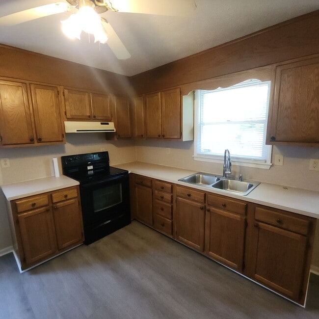 Building Photo - Cute and Cozy Split Level House FOR RENT i...