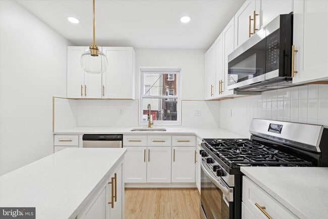 Building Photo - 417 E Upsal St