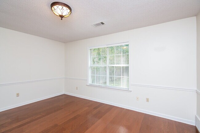 Foto del edificio - 1400 Milestone Dr