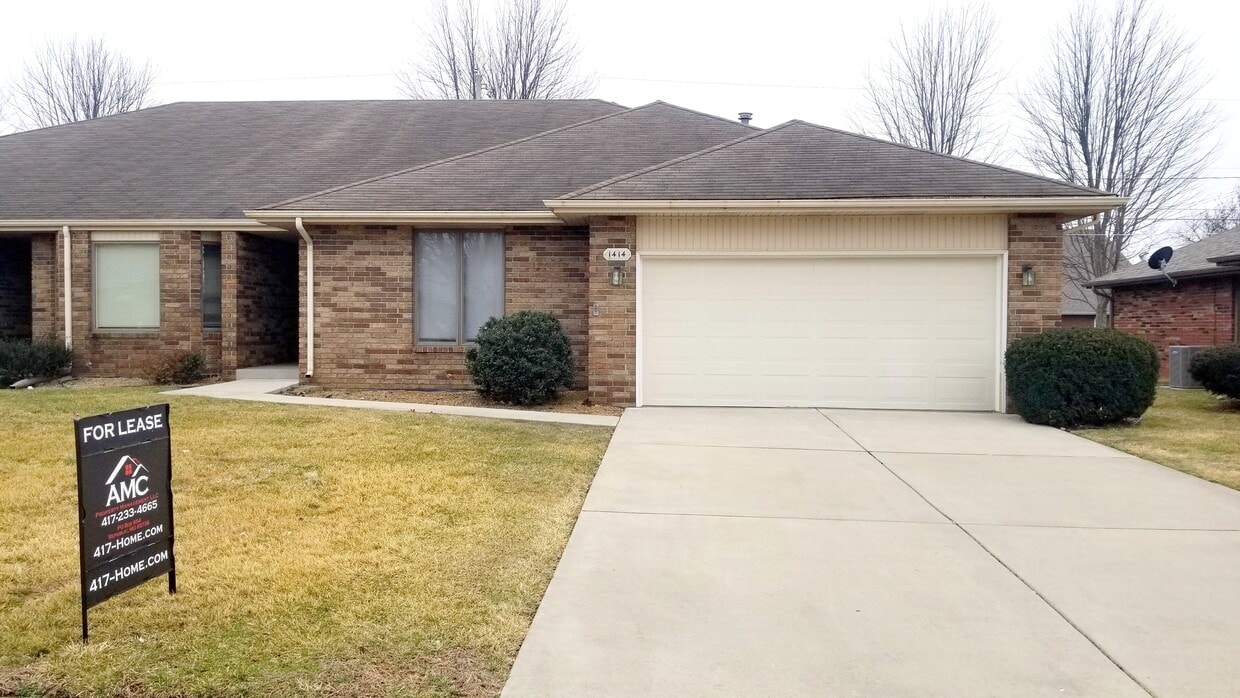 1414 E Powell St, Springfield, MO 65804 Townhome Rentals in