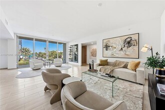 Building Photo - 10281 W Bay Harbor Dr