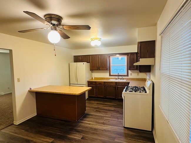 Foto del edificio - 3349 Stratford Ave
