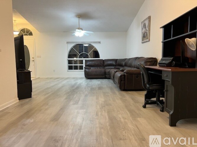 Foto del edificio - 482 N Fresno Ave