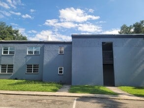 Building Photo - 2325 W Pensacola