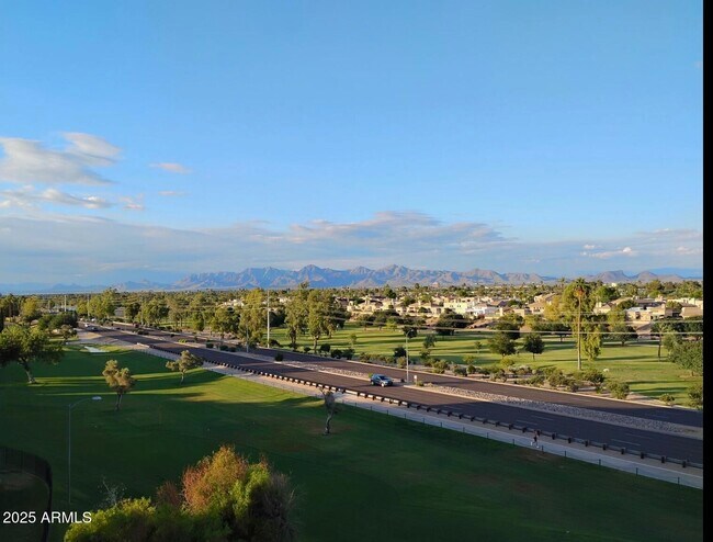 Foto del edificio - 7940 E Camelback Rd