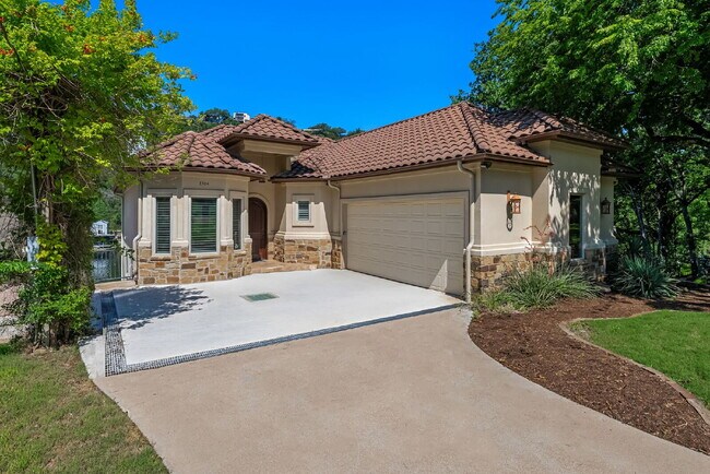 Foto del edificio - Lake Austin Mediterranean Retreat with Private Boat Dock & Panoramic Water Views