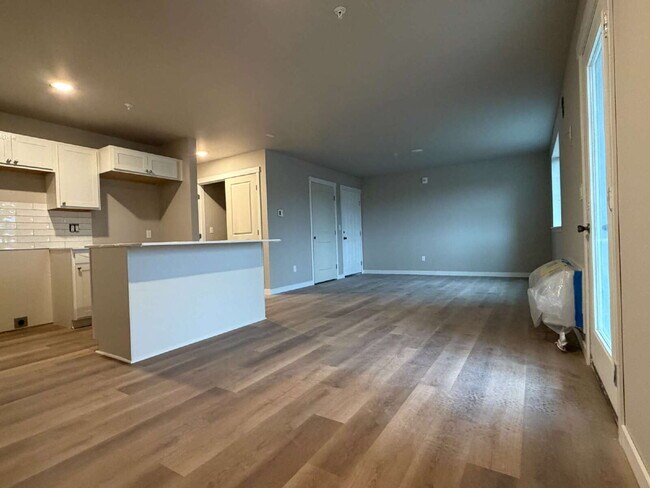Foto del edificio - New Construction in Charming Eatonville