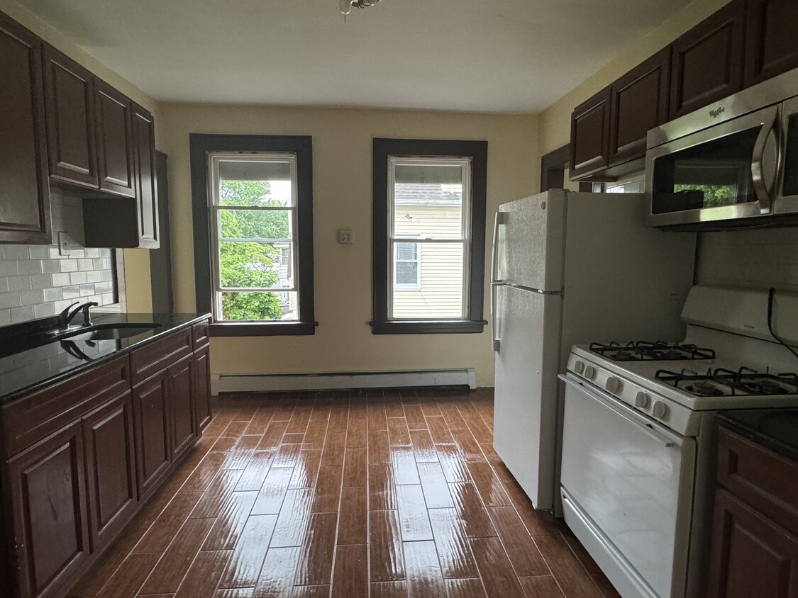 Kitchen - 2436 E Main St