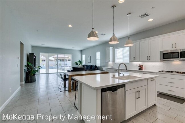 Building Photo - 4 br, 3 bath House - 792 Drammatico Pl