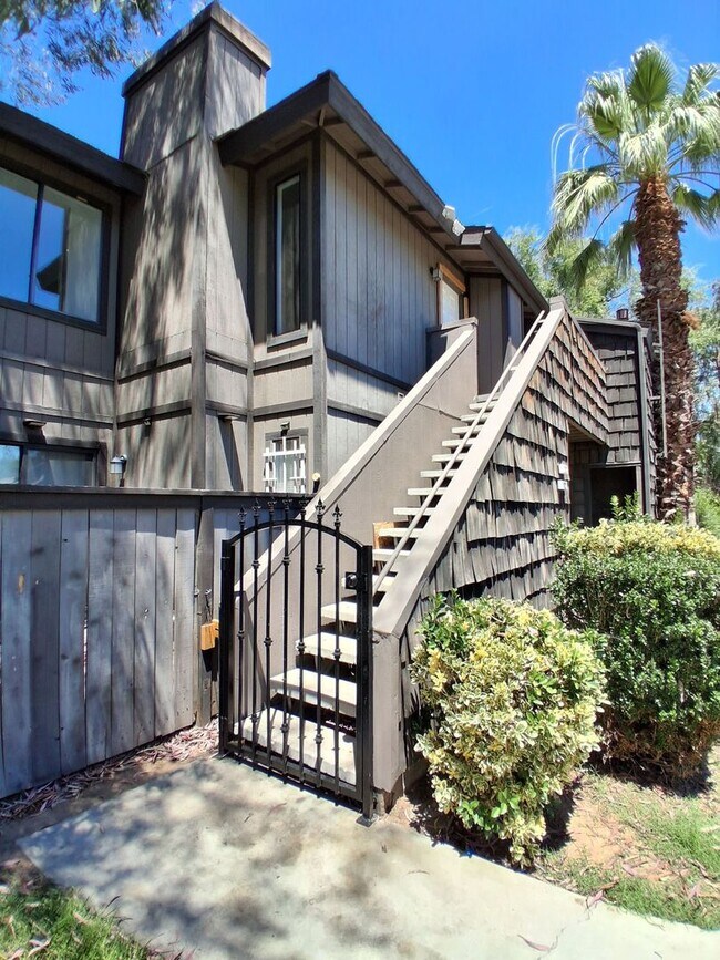 Foto del edificio - Beautifully Updated 2 Bedroom, 1 Bathroom Condo!