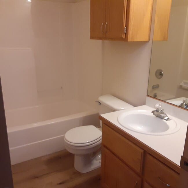 Foto del edificio - 409 Cedar Ln