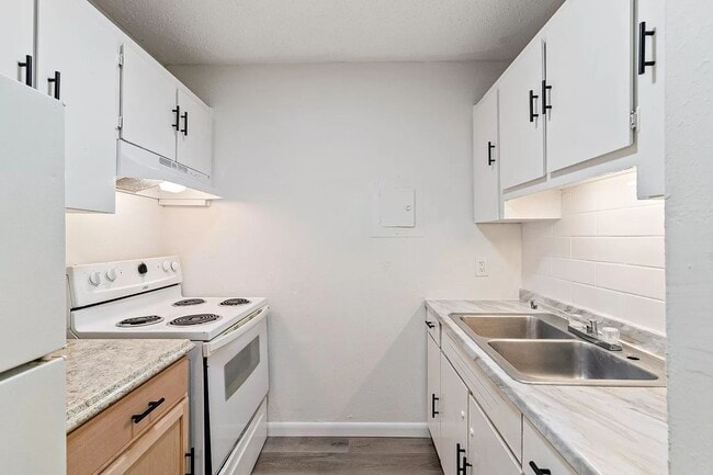 Kitchen - Pike Place Apartments