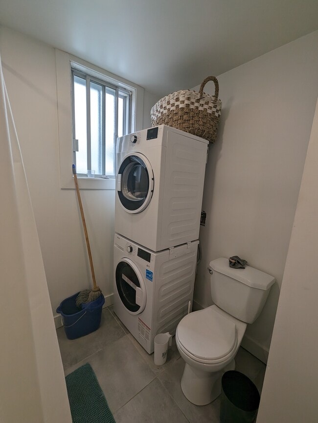 Building Photo - 270 Boul Curé-Poirier E