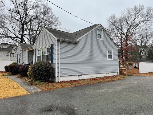 Foto del edificio - Spacious 5-Bedroom Home in Virginia Beach