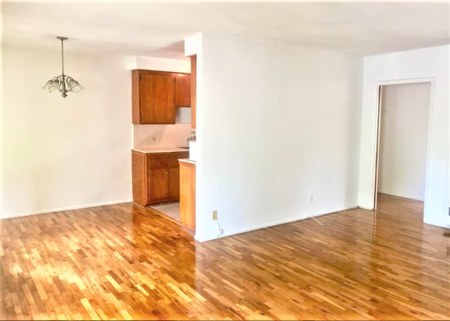 Building Photo - 807 3rd St