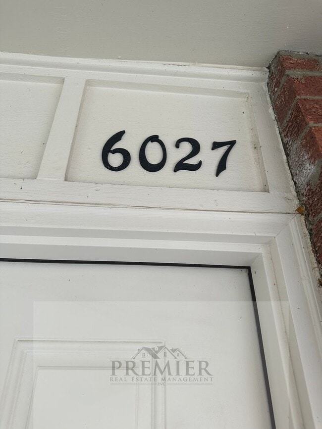 Foto del edificio - 6027 Barton Ave