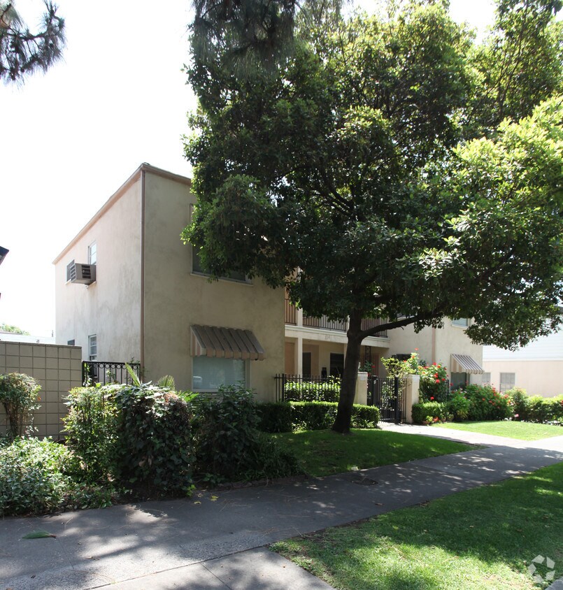 Foto del edificio - 112-114 S Santa Anita Ave