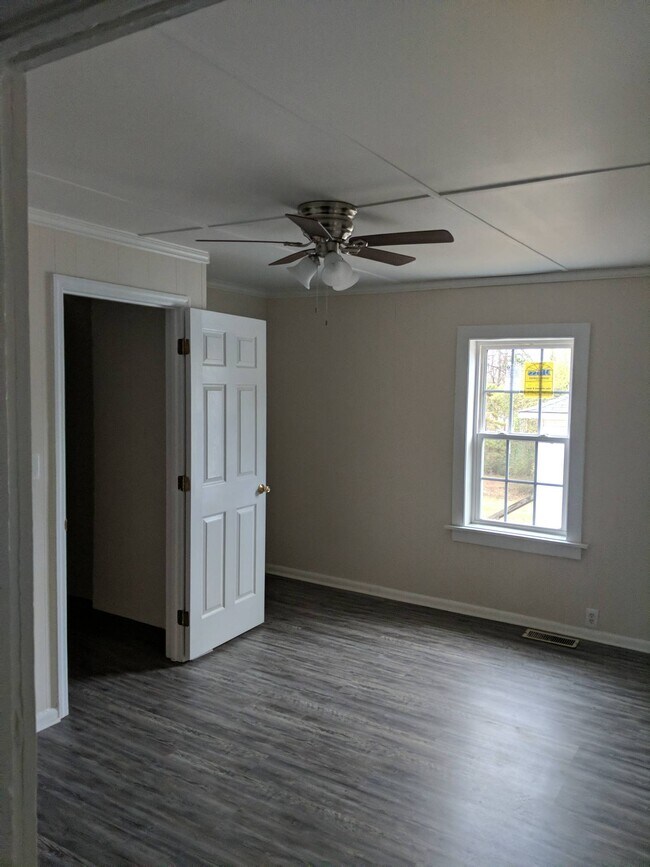 Foto del edificio - 1574 Springdale Rd