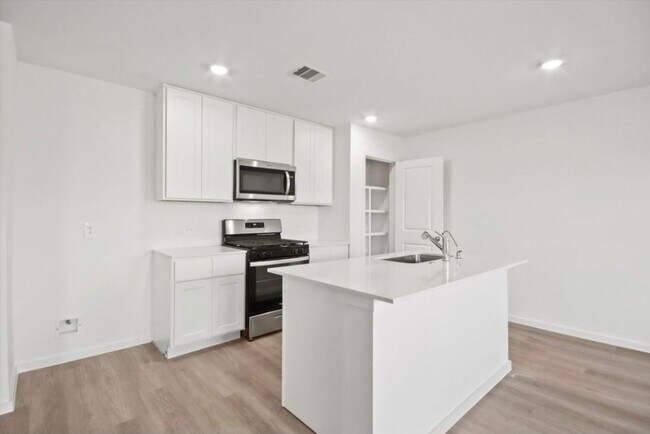 Foto del edificio - 233 Cal Ford Dr