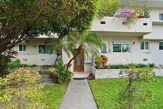 Building Photo - 9881 W Bay Harbor Dr