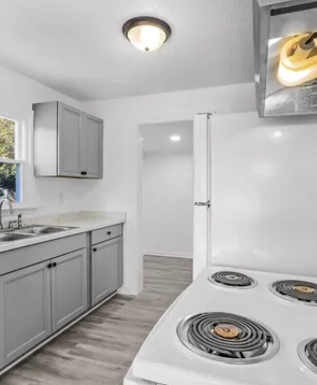 Foto del edificio - 803 Crestwood Terrace