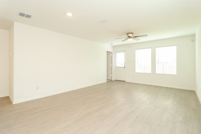 Foto del edificio - 118 Willow Wy
