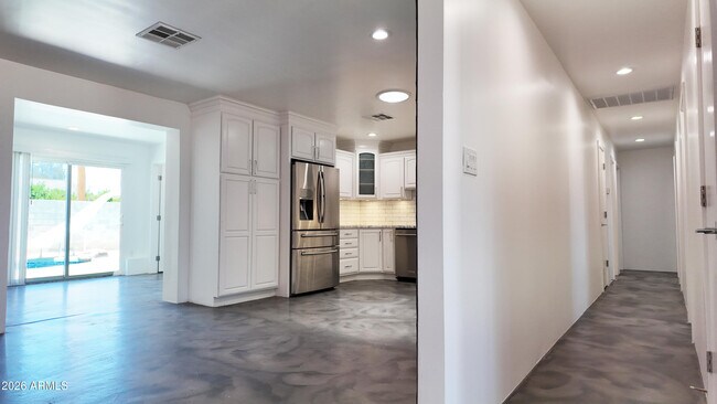 Foto del edificio - 8144 E Fairmount Ave
