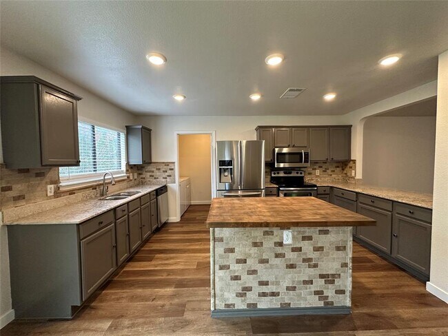 Building Photo - 312 Greener Dr