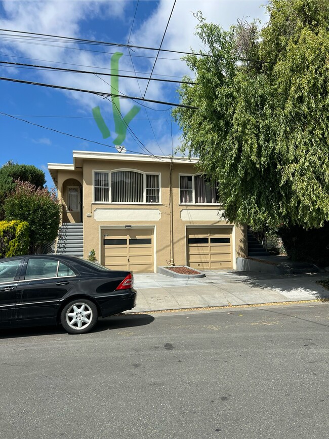 Building Photo - 458 42nd St