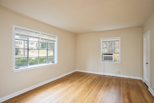 Building Photo - 1337 Briarwood Dr NE